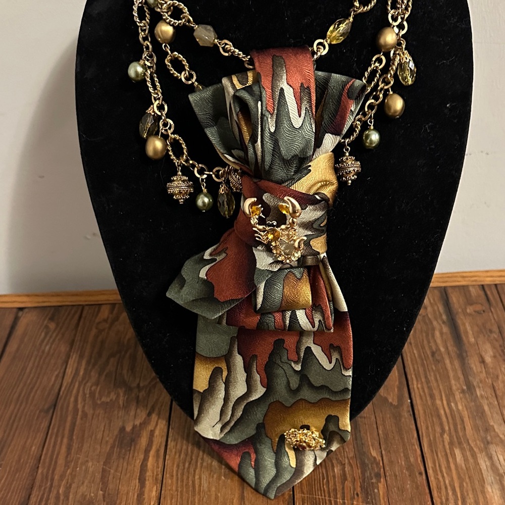 Elegant Multicolor Brooch Necklace